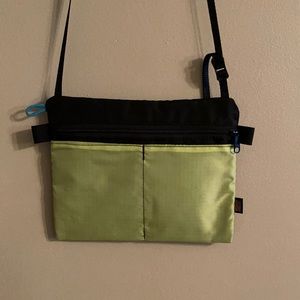 Crossbody purse ❤️ 2/$15
